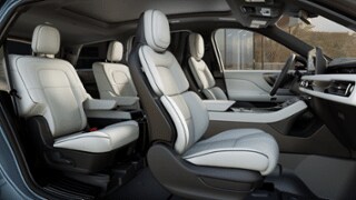 2026 Lincoln Lincoln Aviator Internal Image 1